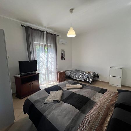 -5 Min From Bus Stop-Free Parking Exterior foto