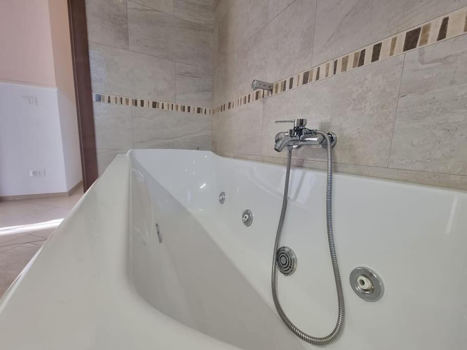 -5 Min From Bus Stop-Free Parking Exterior foto
