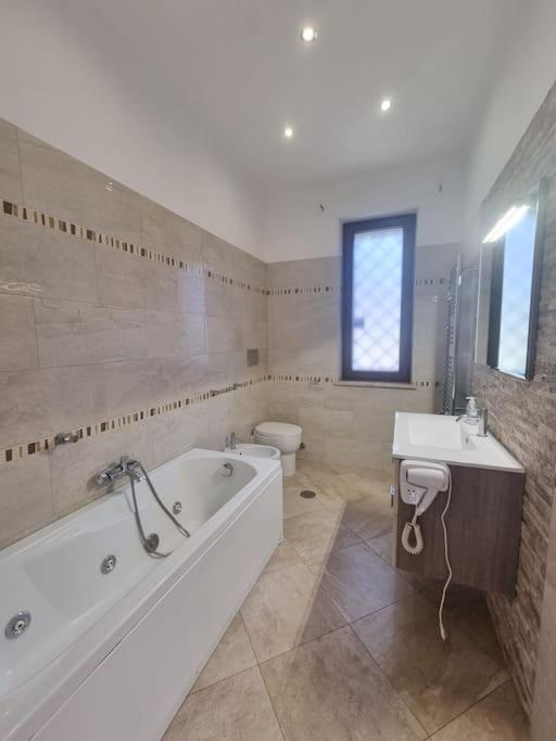 -5 Min From Bus Stop-Free Parking Exterior foto